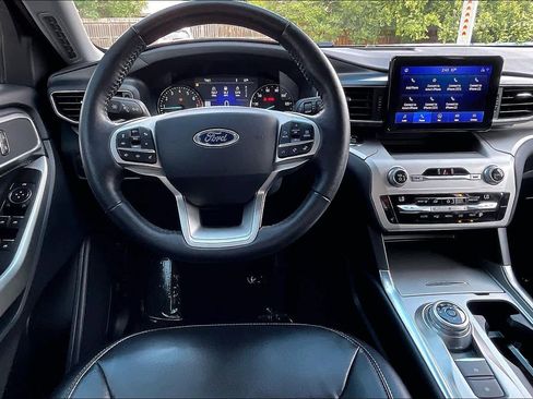 Used 2021 Ford Explorer XLT w/ Equipment Group 202A RWD image 6