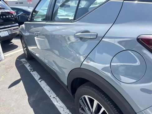 Used 2024 Nissan Kicks SV FWD image 3