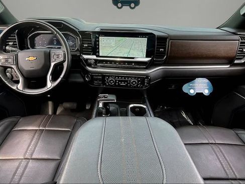 Used 2025 Chevrolet Silverado 1500 High Country w/ High Country Premium Package AWD/4WD image 8