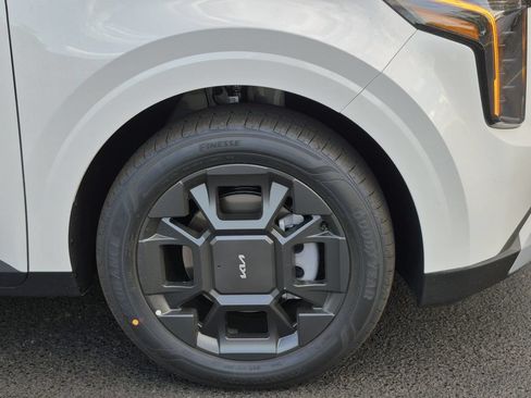 New 2026 Kia Carnival EX FWD image 17