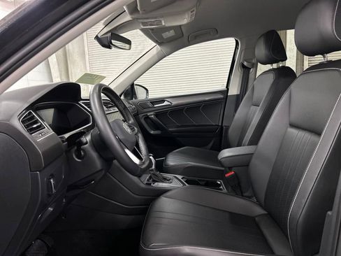 Used 2024 Volkswagen Tiguan SE image 5