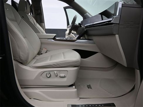 Certified 2025 Cadillac Escalade Premium Luxury Platinum w/ LPO, Floor Liner Package image 20