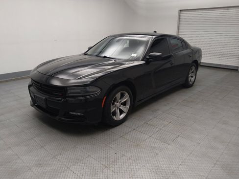 Used 2018 Dodge Charger SXT Plus RWD image 2