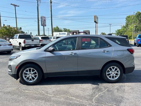 Used 2023 Chevrolet Equinox LS FWD image 4