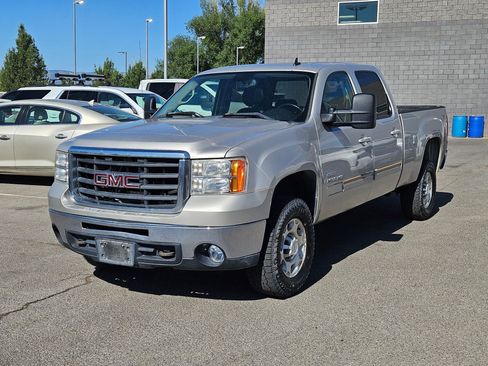 Used 2008 GMC Sierra 2500 SLT w/ EZ-Lift Tailgate Package AWD/4WD image 8