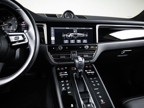 Certified 2023 Porsche Macan AWD/4WD image 19