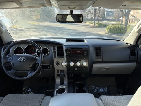 Used 2010 Toyota Tundra 4x4 CrewMax image 18