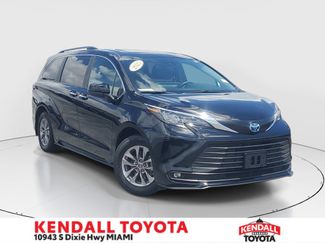 Used 2025 Toyota Sienna XLE video 1