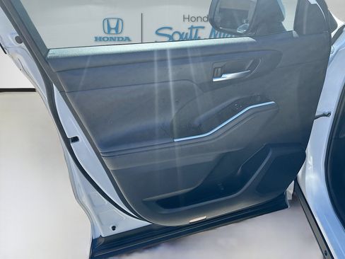 Used 2022 Toyota Highlander XLE image 19