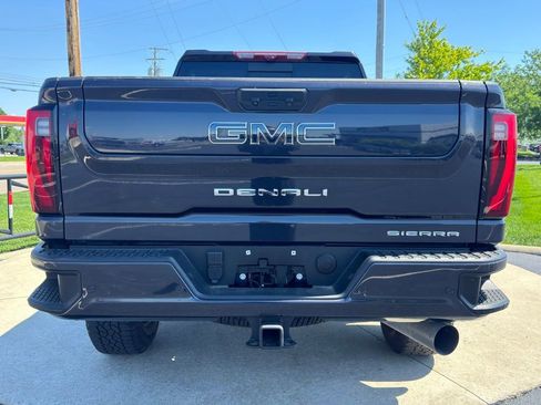 Used 2024 GMC Sierra 2500 Denali Ultimate AWD/4WD image 6