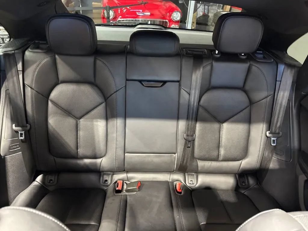Used 2018 Porsche Macan Sport Edition AWD/4WD image 20