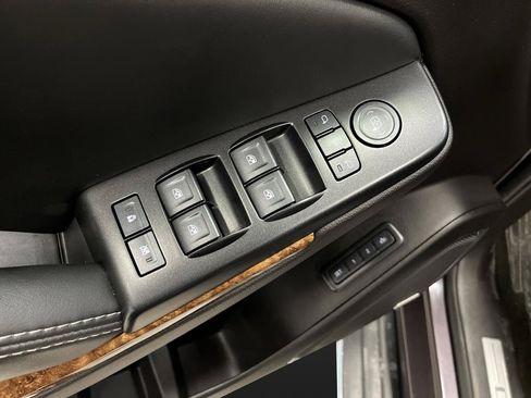 Used 2016 Chevrolet Tahoe LTZ AWD/4WD image 31