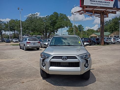 Used 2022 Toyota 4Runner SR5 RWD image 38