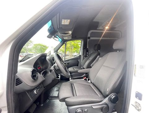 Used 2025 Mercedes-Benz Sprinter 2500 image 15