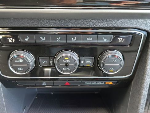 Used 2022 Volkswagen Atlas Cross Sport SE w/ Panoramic Sunroof Package FWD image 22