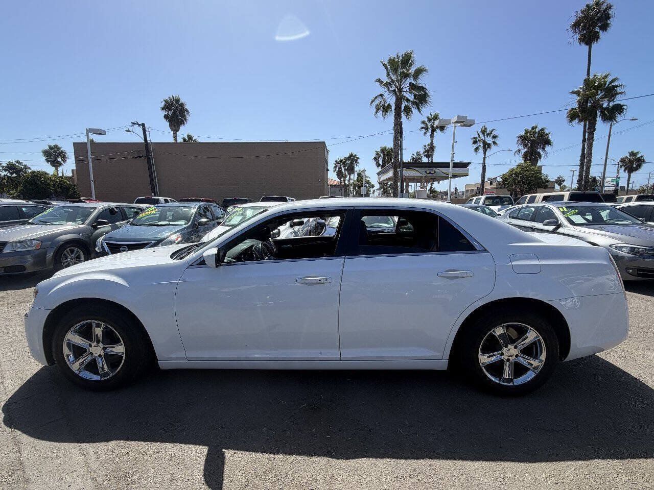 Used 2014 Chrysler 300 RWD image 7