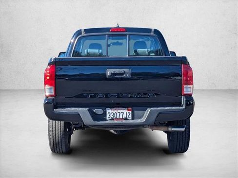 Used 2017 Toyota Tacoma SR image 7