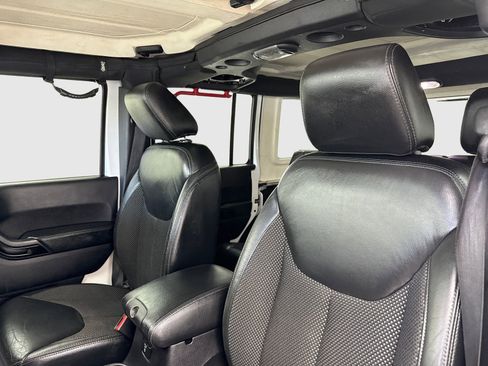 Used 2016 Jeep Wrangler Unlimited Sahara AWD/4WD image 15