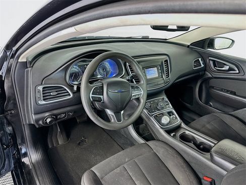 Used 2015 Chrysler 200 Limited image 9