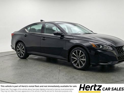 Used 2025 Nissan Altima 2.5 SV FWD image 1