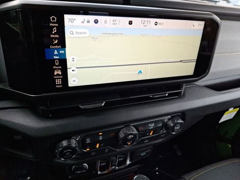 New 2025 Jeep Gladiator Sport image 11