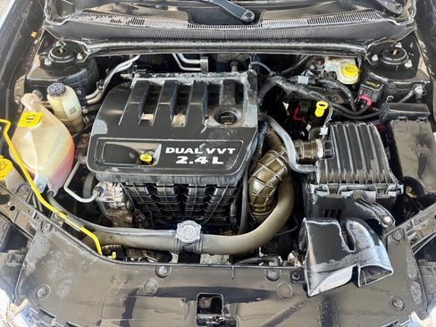 Used 2011 Dodge Avenger Express FWD image 19