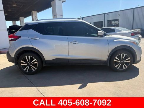 Used 2020 Nissan Kicks SV FWD image 2