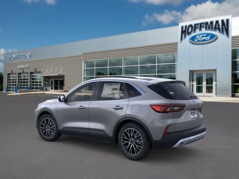 Used 2025 Ford Escape SE image 4