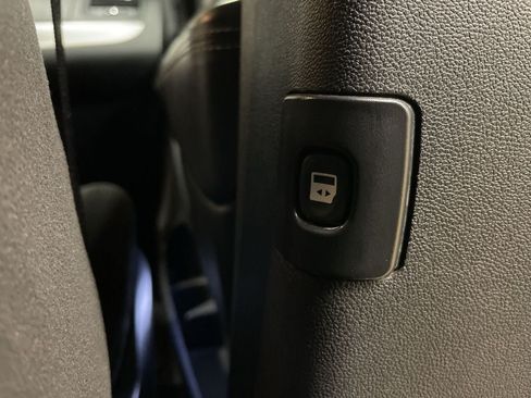 Used 2016 Dodge Grand Caravan SXT FWD image 28