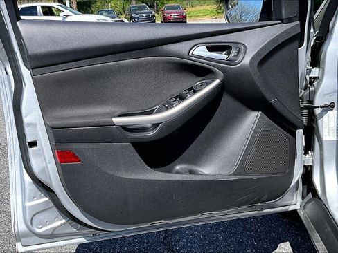 Used 2017 Ford Focus Titanium FWD image 22