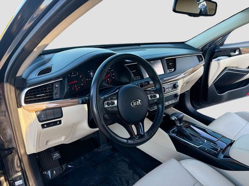 Used 2018 Kia Cadenza Premium image 25