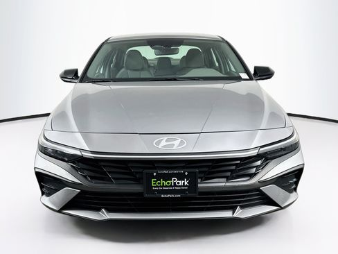 Used 2025 Hyundai Elantra SEL FWD image 2