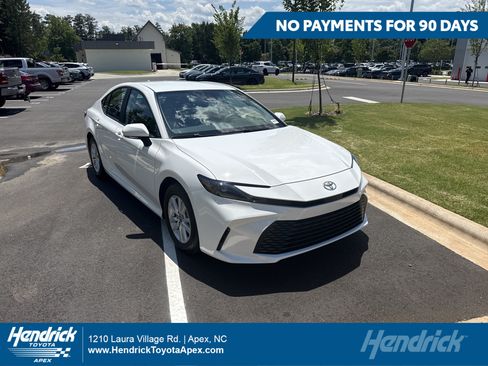 Used 2026 Toyota Camry LE w/ Convenience Package FWD image 1