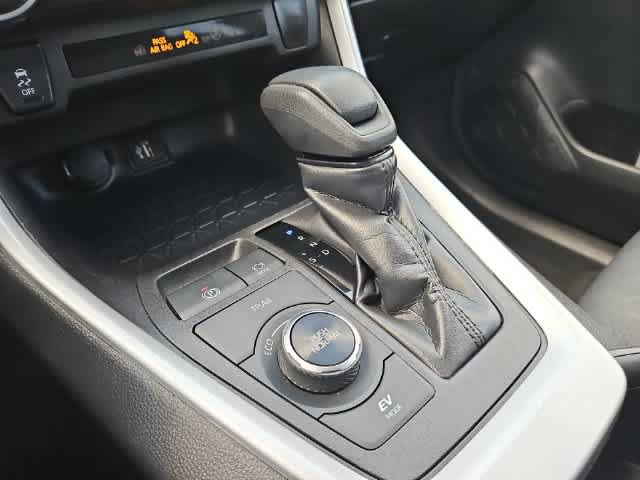 Certified 2025 Toyota RAV4 XLE AWD/4WD image 25