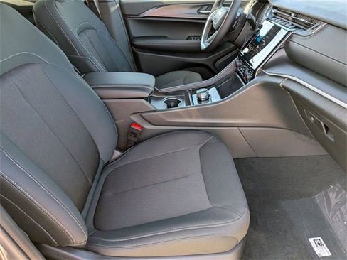 New 2025 Jeep Grand Cherokee Laredo X image 30