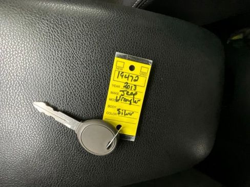 Used 2013 Jeep Wrangler Unlimited Sahara image 26