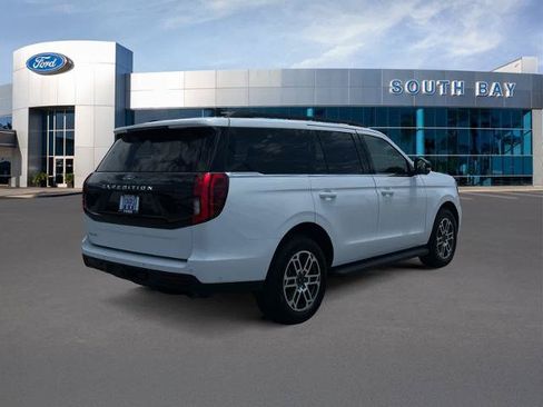 Certified 2025 Ford Expedition Active AWD/4WD image 5