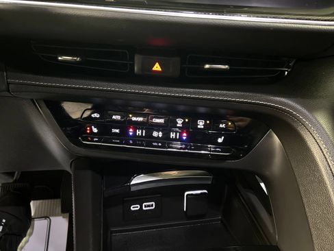 Used 2022 Buick Envision Preferred FWD image 17