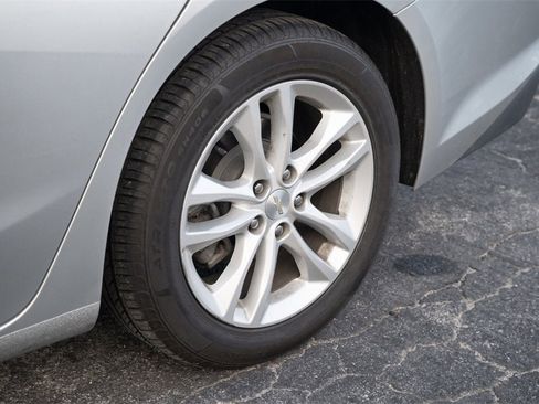 Used 2017 Chevrolet Malibu LT image 13