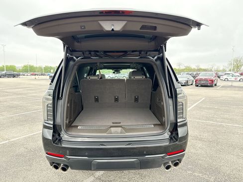 Used 2025 Chevrolet Suburban Z71 w/ Comfort Package image 20