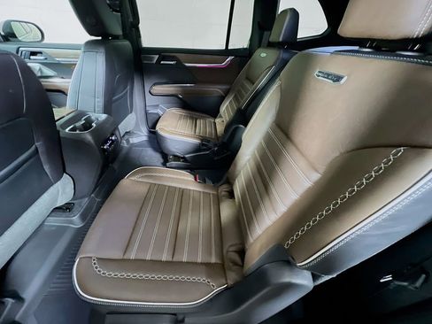 New 2026 GMC Acadia Denali Ultimate w/ LPO, Floor Liner Package AWD/4WD image 20