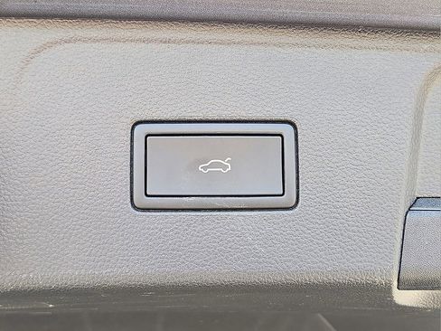 Used 2025 Volkswagen Atlas SE image 14