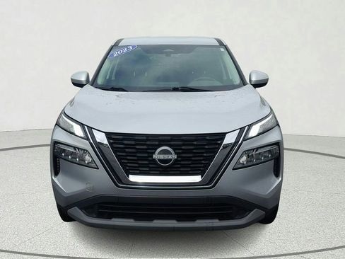 Used 2023 Nissan Rogue SV image 2