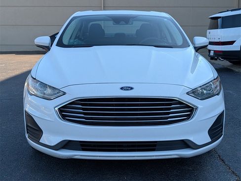 Used 2019 Ford Fusion SE image 2