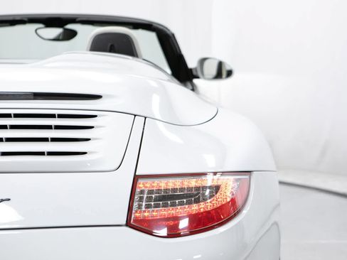 Used 2011 Porsche 911 Cabriolet RWD image 21
