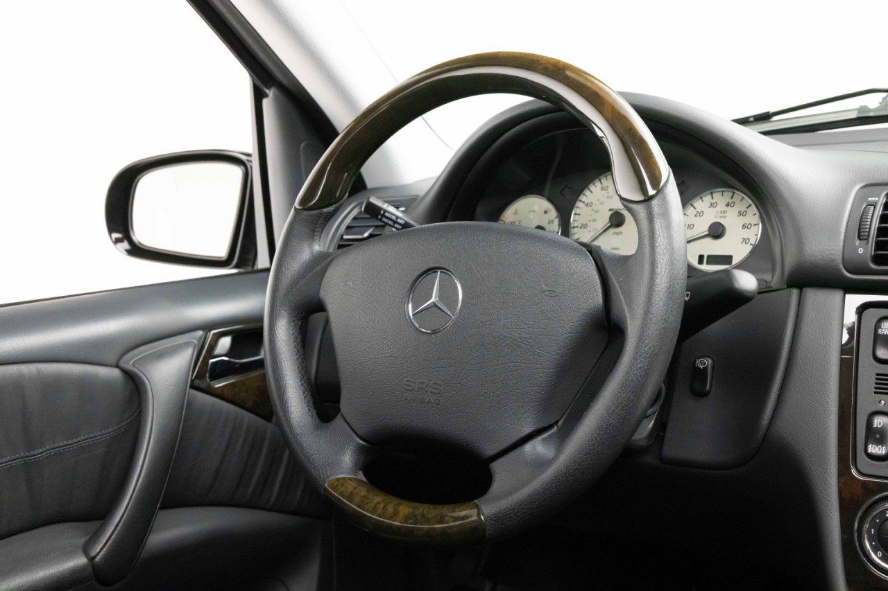 Used 2002 Mercedes-Benz ML 55 AMG 4MATIC image 10
