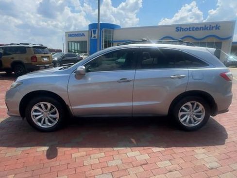 Used 2017 Acura RDX w/ AcuraWatch Plus Package FWD image 7