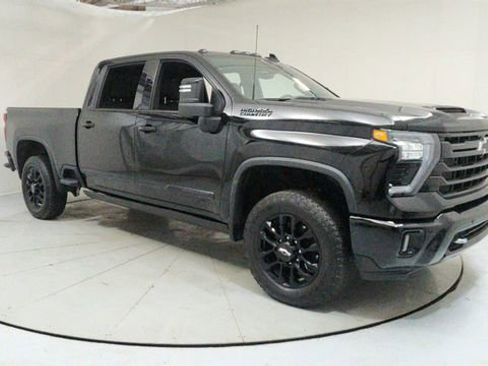 Used 2025 Chevrolet Silverado 2500 High Country w/ Midnight Edition image 7