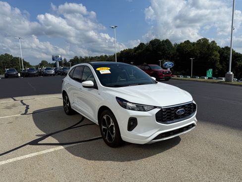 Certified 2023 Ford Escape ST-Line Select w/ Class II Trailer Tow Package image 3