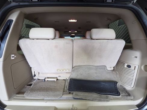 Used 2012 Cadillac Escalade Luxury RWD image 30